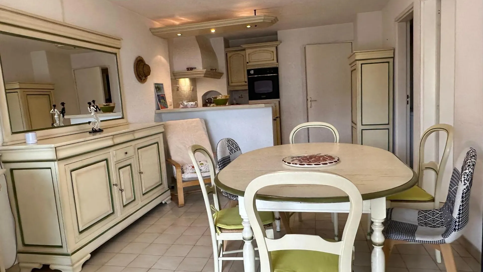 Apartment Au Bord De La Mer Saint Aygulf